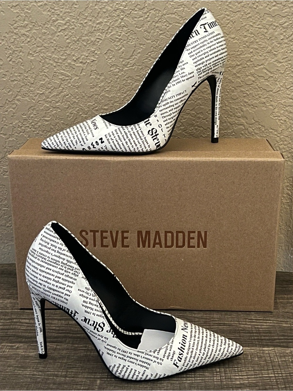 Steve Madden Noir Newspaper Print Heels Women’s Size- 6M